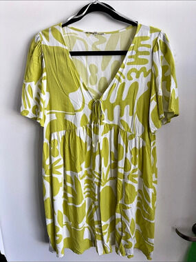 Label of Love Abstract Mini Dress in Green & White Size Medium